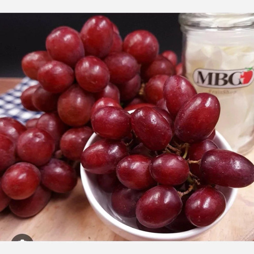 خرید نهال انگور اسکارلت رویال درشت شیرین اب دار بسیار اقتصادی مقاوم به کم ابی و سرما